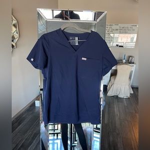 Figs FreeX Catarina one pocket scrub top navy